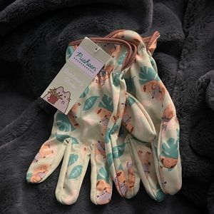 Pusheen gardening gloves